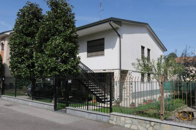 Villa, Camillo Benso di Cavour, 0, Vendita - Locate Di Triulzi