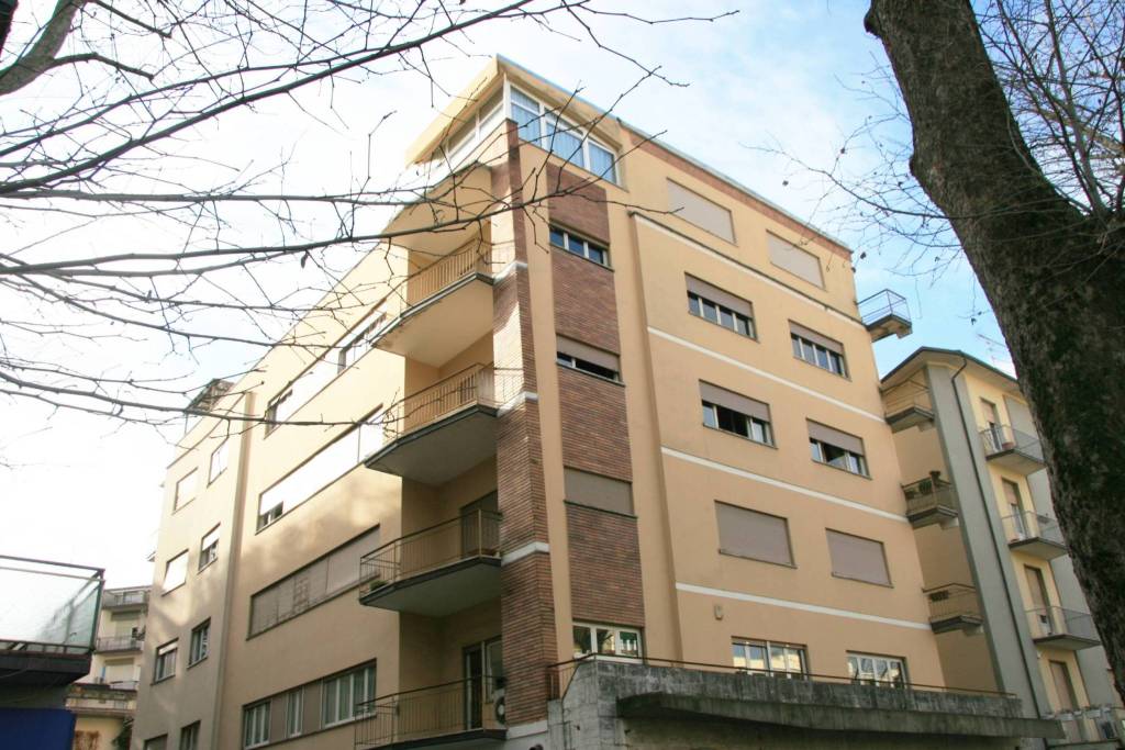 Appartamento in Vendita a Arezzo: 5 locali, 183 mq