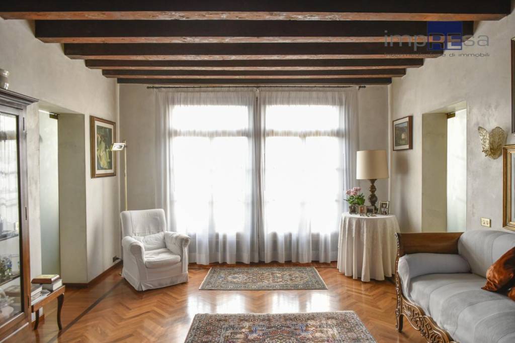 Villa in vendita a Paese, Castagnole