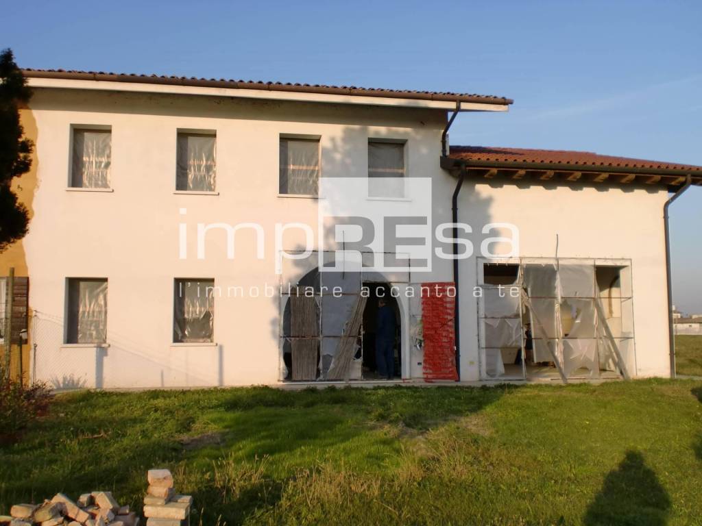Rustico/Casale in vendita a Silea, Lanzago