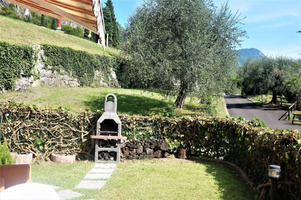  TRILOCALE INDIPENDENTE CON GIARDINO VISTA LAGO Riva del Garda